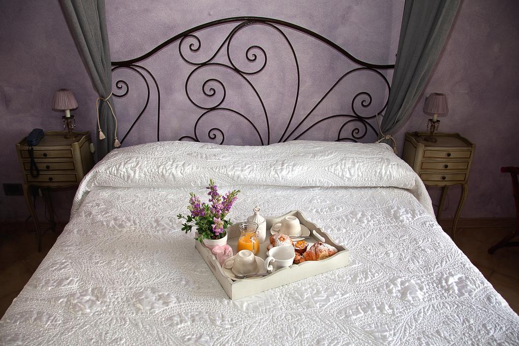 וירג'יו Hotel La Petite Maison מראה חיצוני תמונה