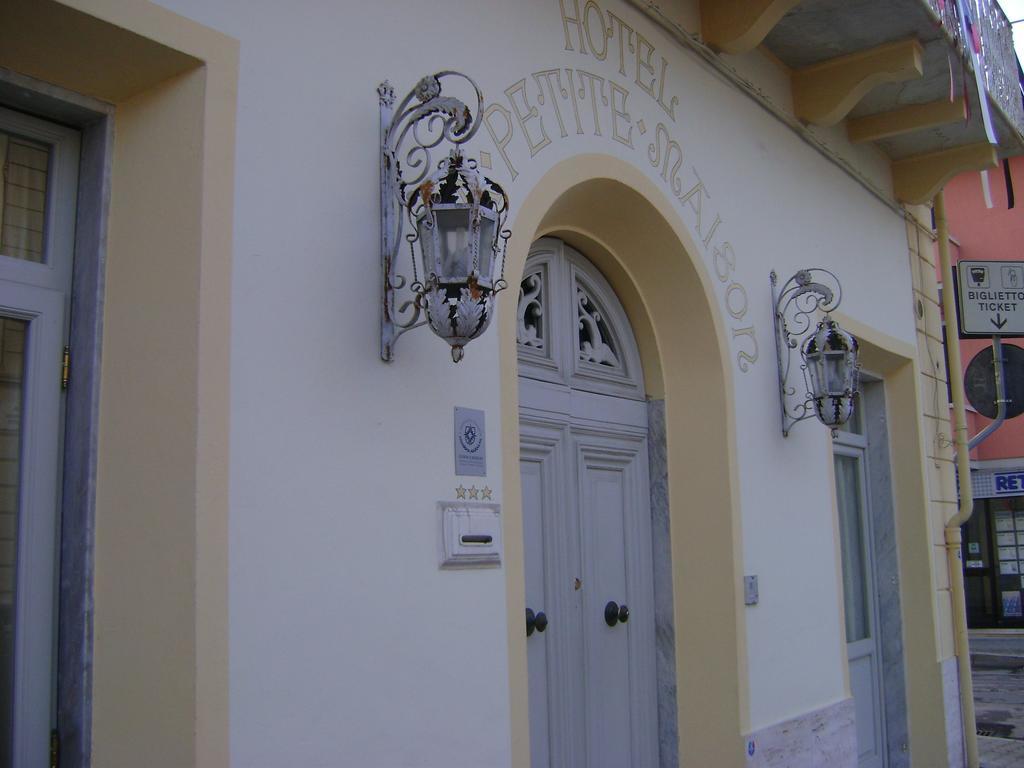 וירג'יו Hotel La Petite Maison מראה חיצוני תמונה