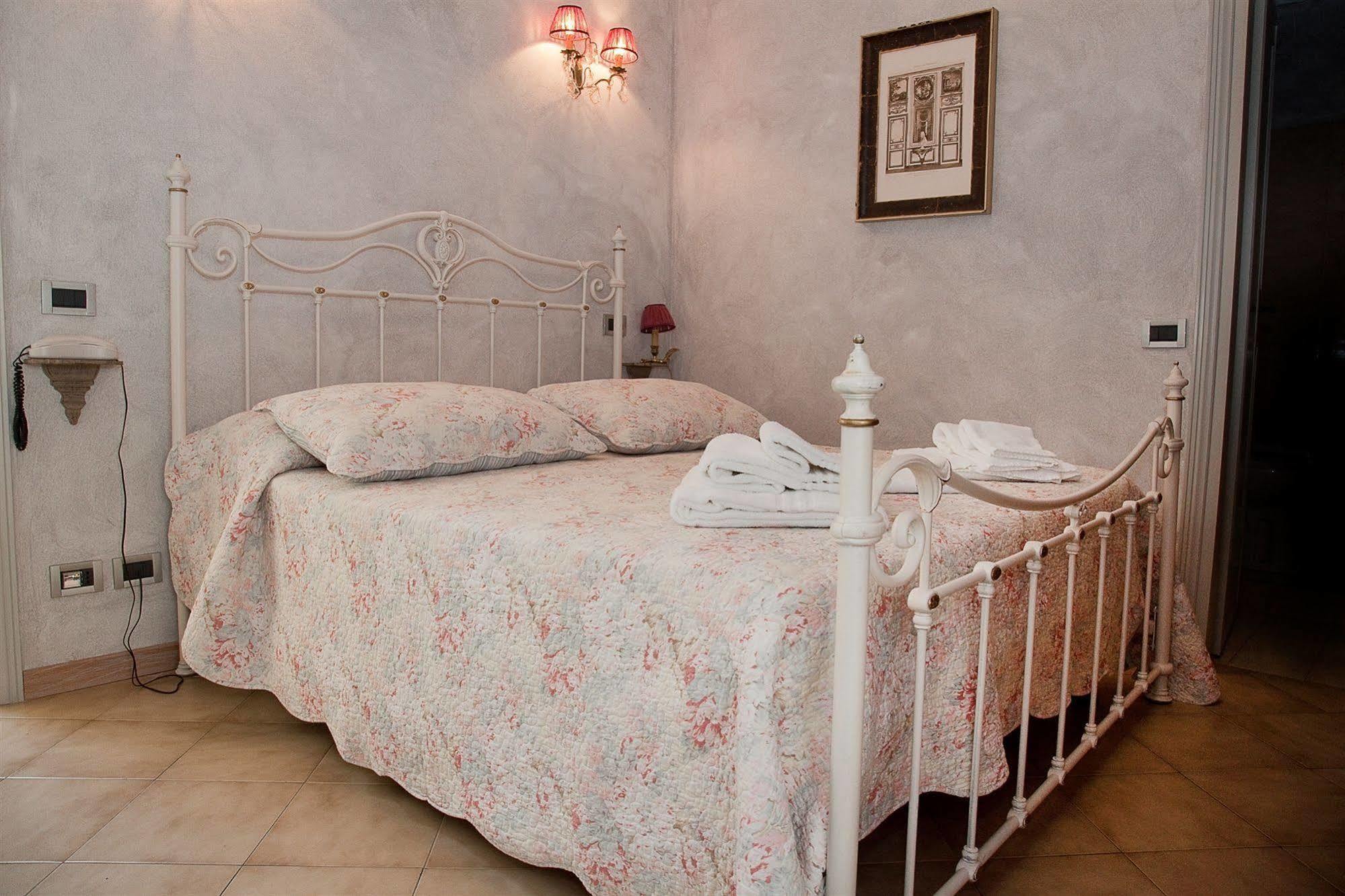 וירג'יו Hotel La Petite Maison מראה חיצוני תמונה