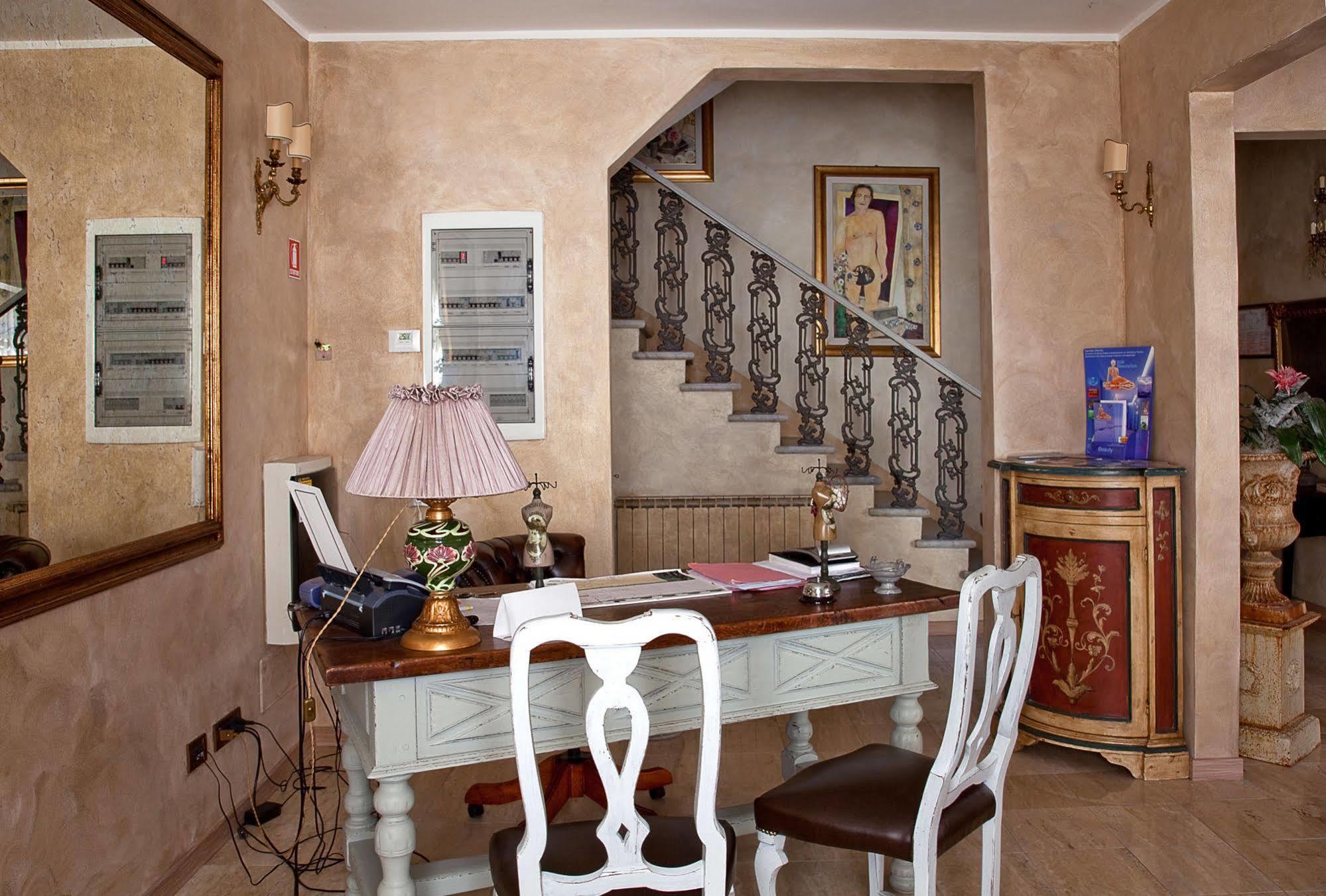 וירג'יו Hotel La Petite Maison מראה חיצוני תמונה