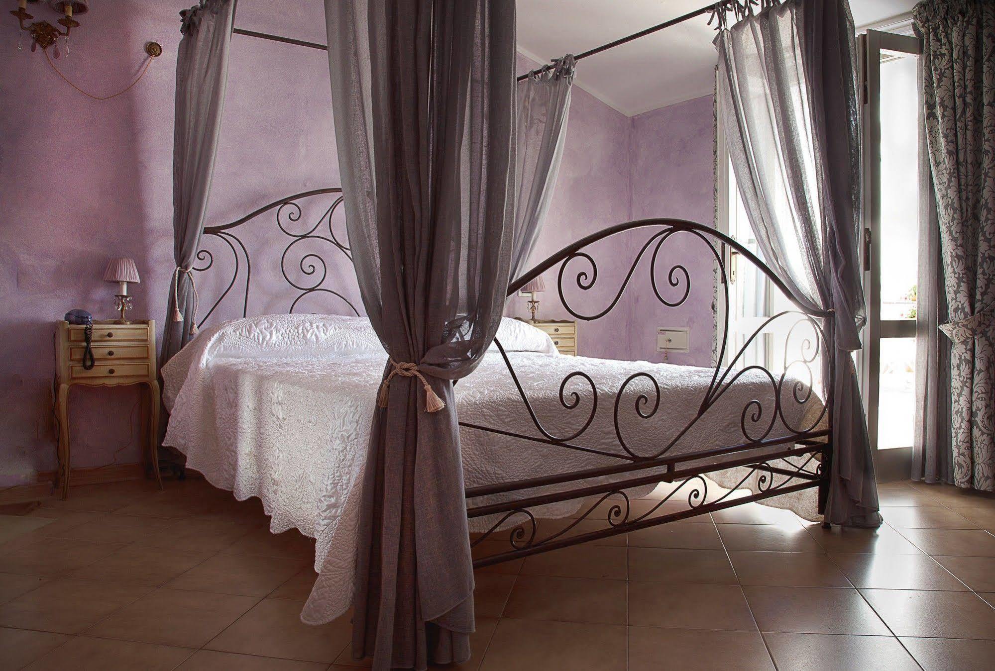 וירג'יו Hotel La Petite Maison מראה חיצוני תמונה