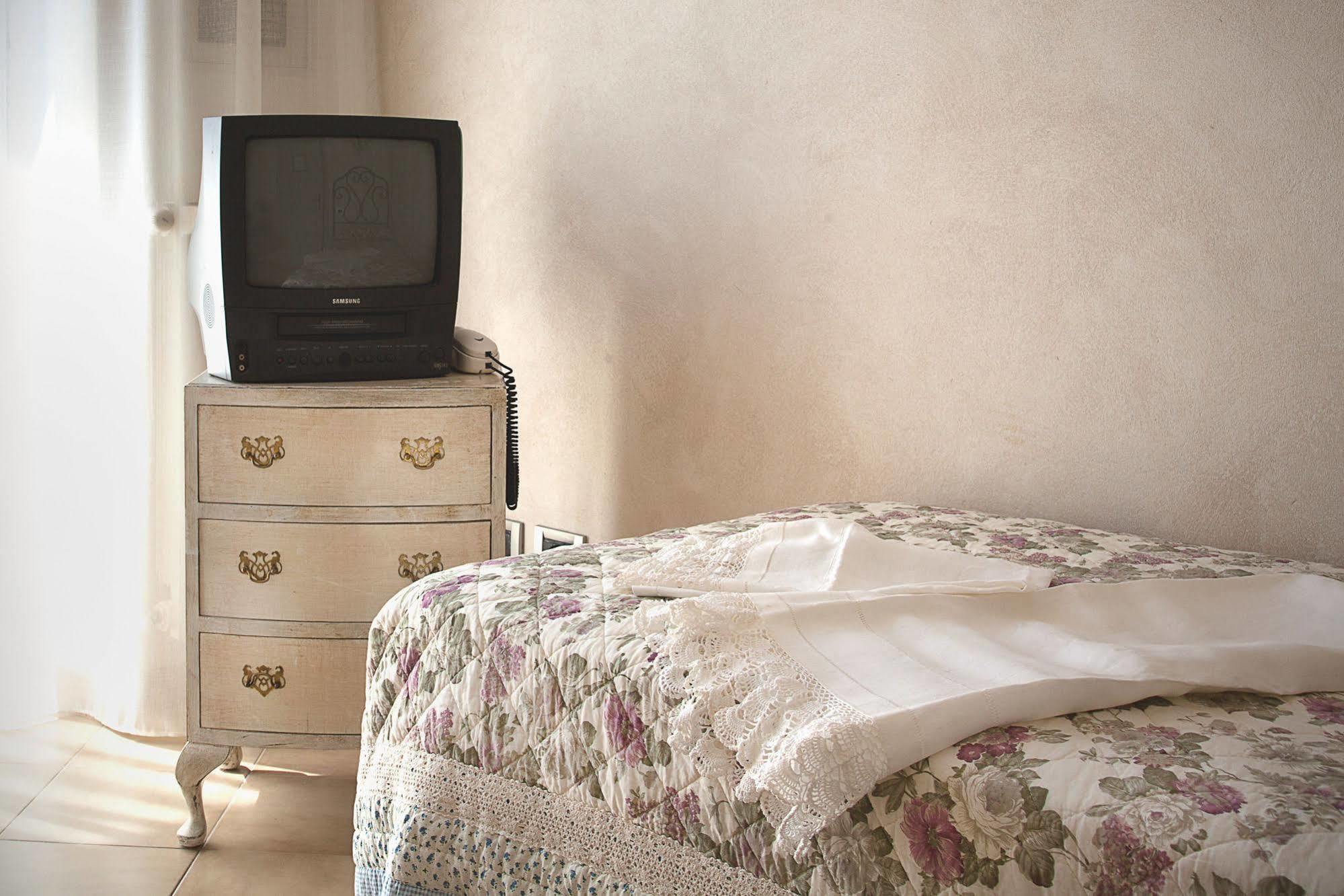 וירג'יו Hotel La Petite Maison מראה חיצוני תמונה