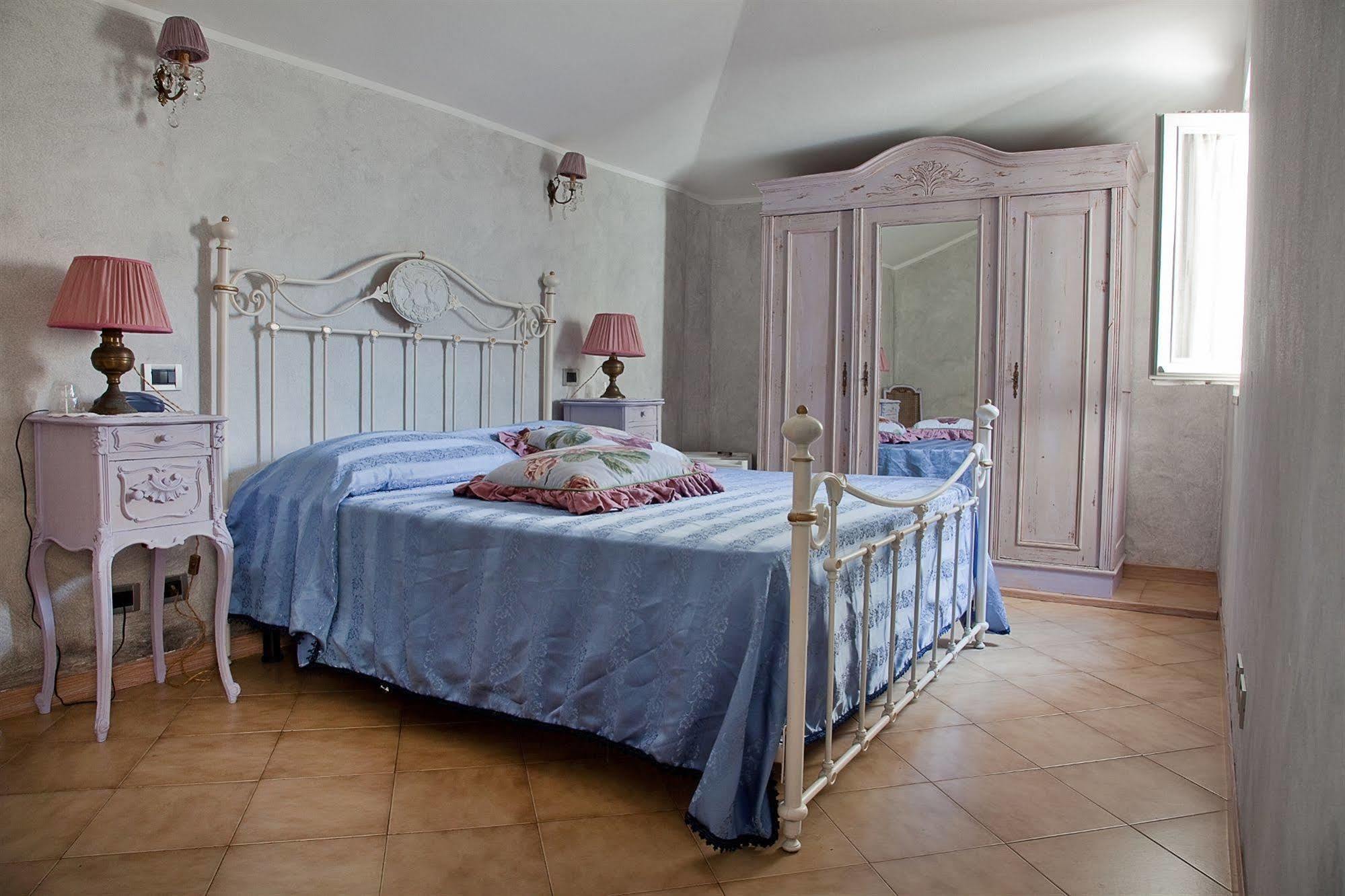וירג'יו Hotel La Petite Maison מראה חיצוני תמונה