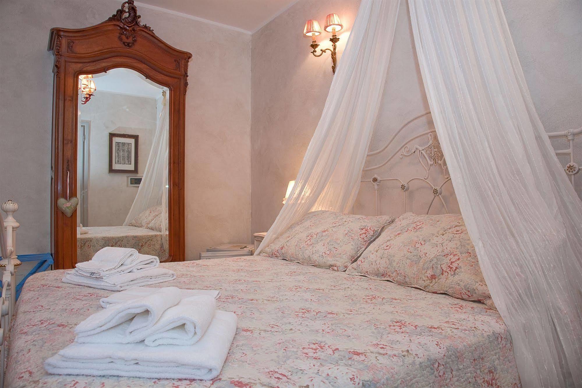 וירג'יו Hotel La Petite Maison מראה חיצוני תמונה