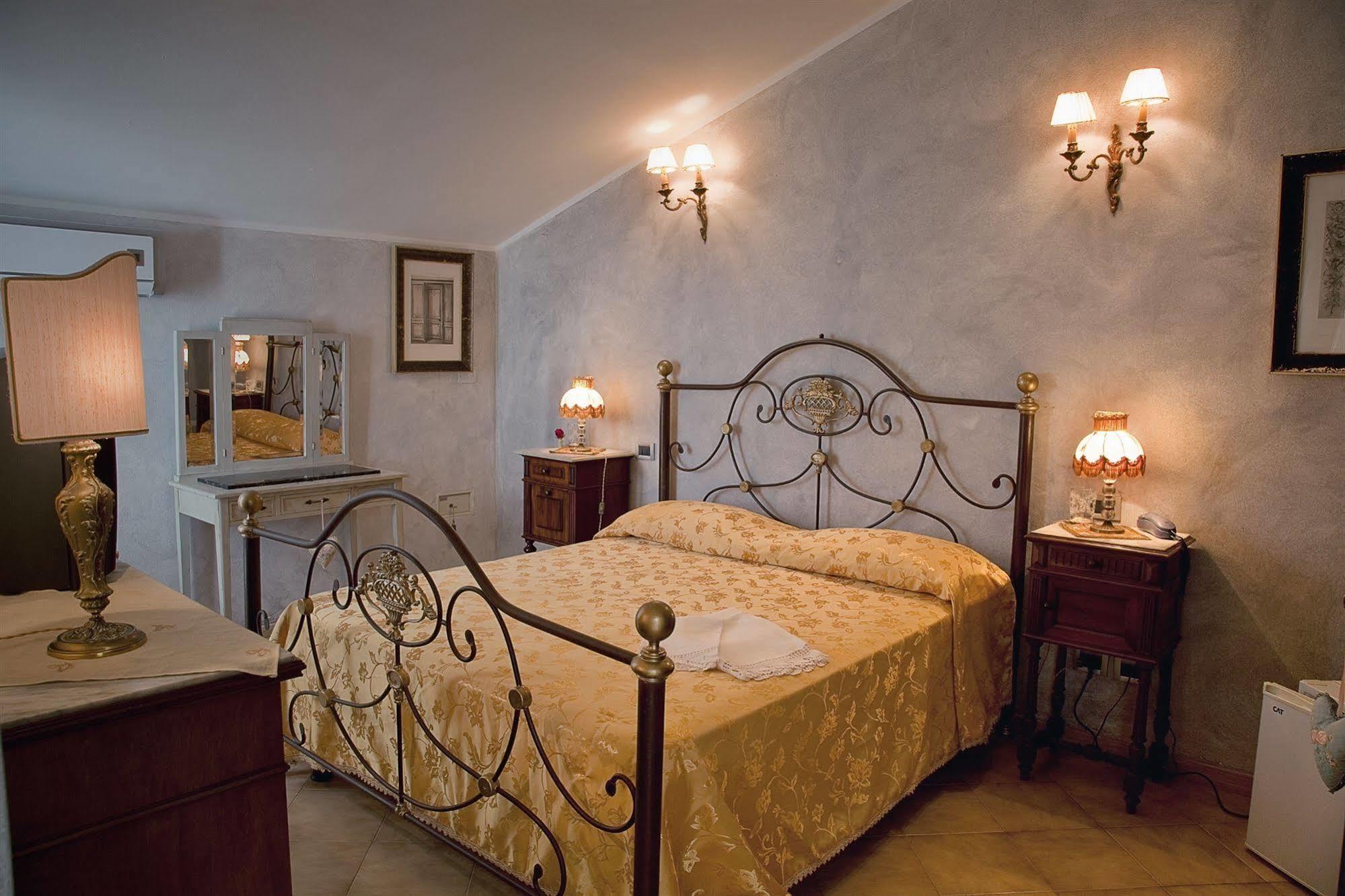 וירג'יו Hotel La Petite Maison מראה חיצוני תמונה