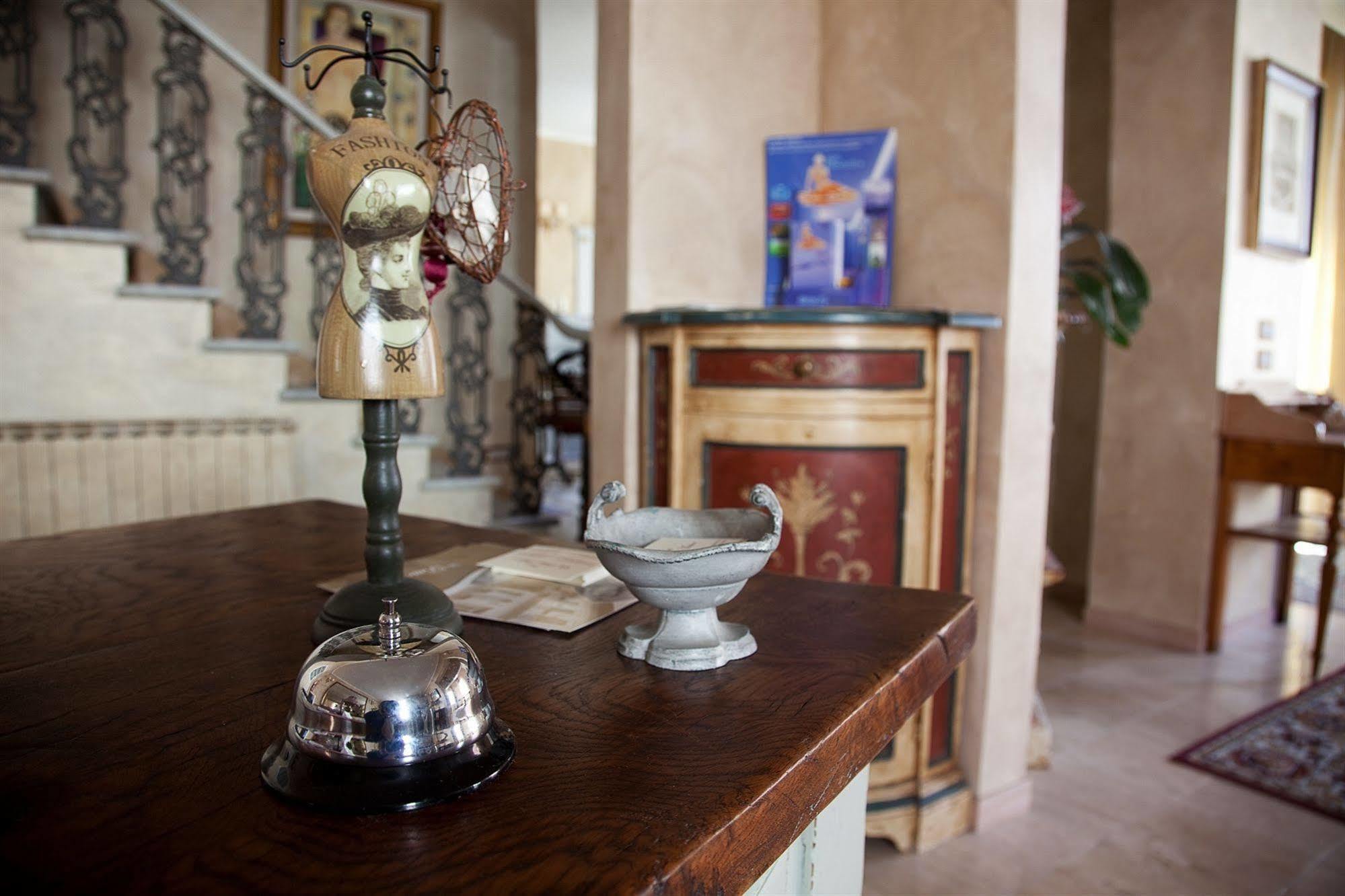 וירג'יו Hotel La Petite Maison מראה חיצוני תמונה